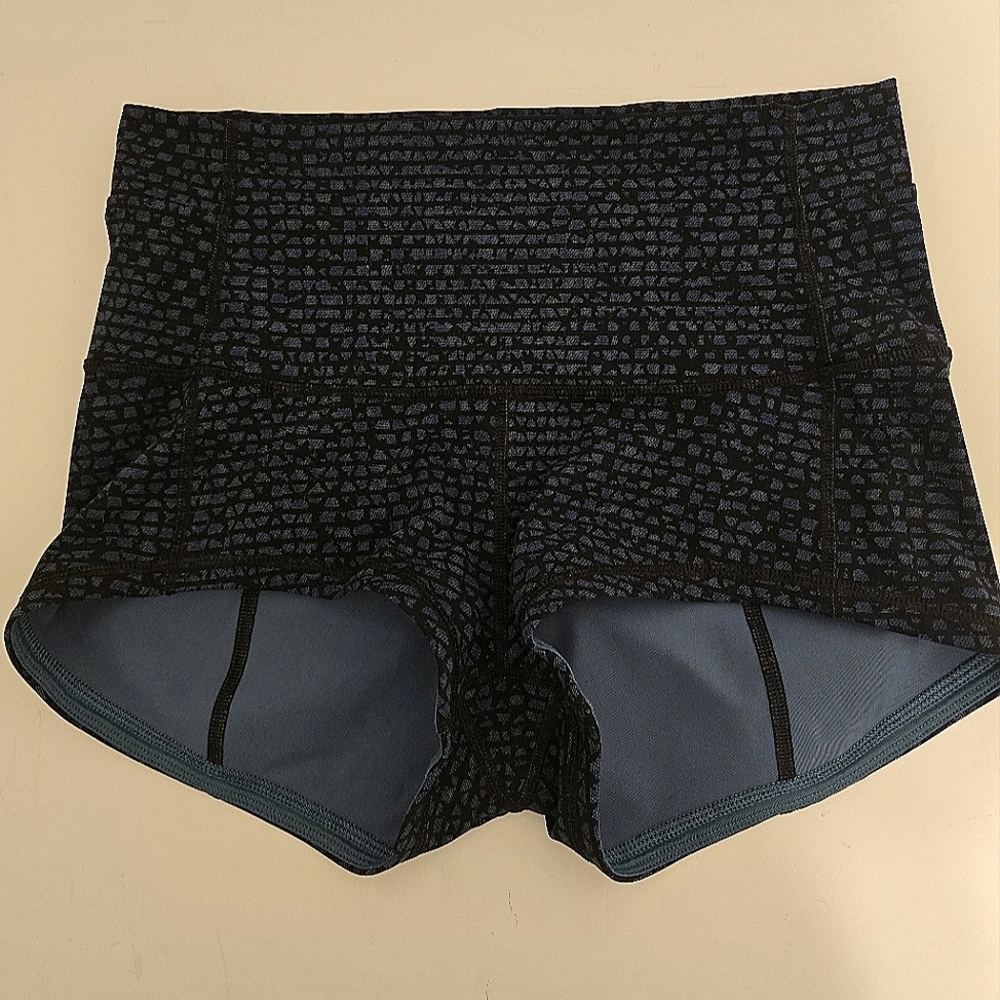 Lululemon Wunder Shorts 2" Full On Luon / Size 10